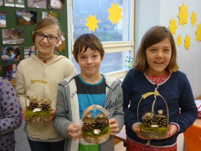 Die gebastelten Kripperl der 4b Klasse