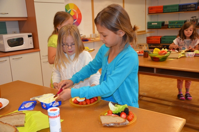 Die Jause für die Kinder der 1a Klasse schmeckt wieder sehr lecker