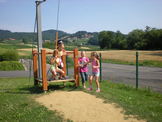 Wandertag der 1a Klasse zum Spielplatz Bairisch Kölldorf