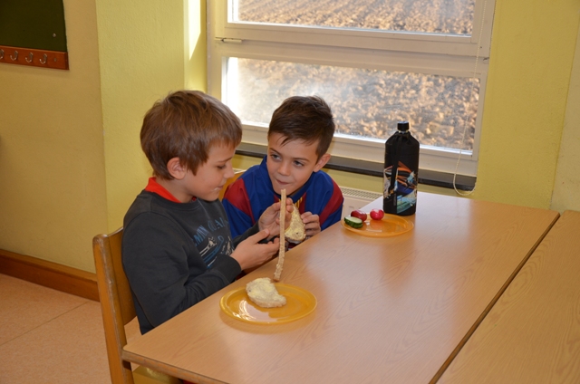 Eine gesunde Jause vorbereitet für die Kinder der 2a von einer Mutti