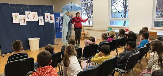 Die 2. Klassen bei der großen Neintonne